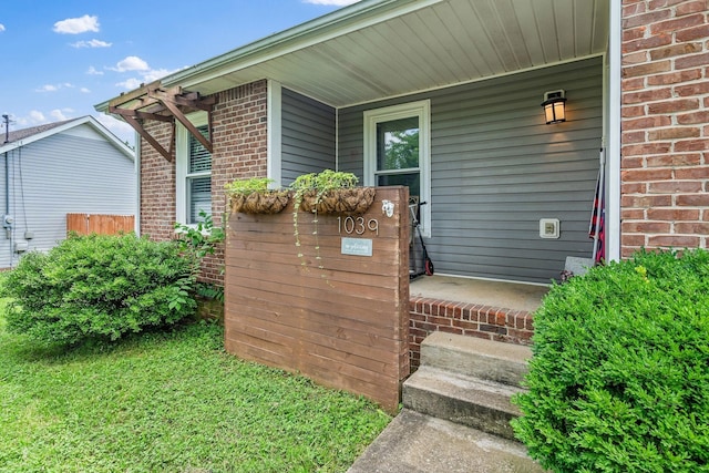 doorway to property with covered porch