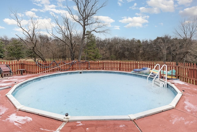 view of swimming pool