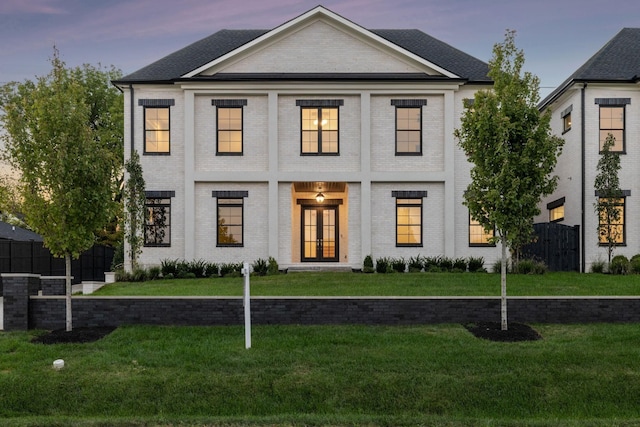 view of front of house featuring a yard