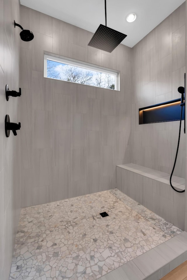 bathroom featuring tiled shower