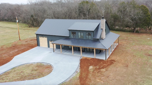 view of front of house featuring a front yard and a carport