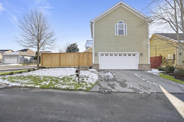 view of front facade featuring a garage