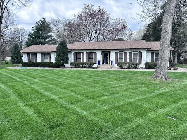 ranch-style home with a front yard