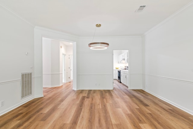 unfurnished room with light hardwood / wood-style floors and crown molding