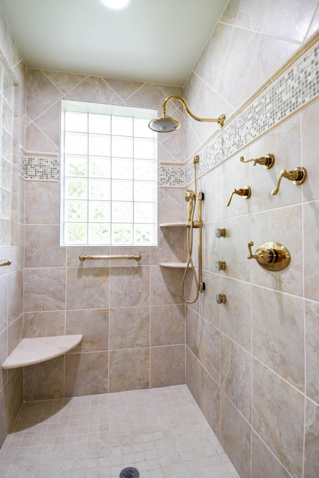 bathroom featuring tiled shower