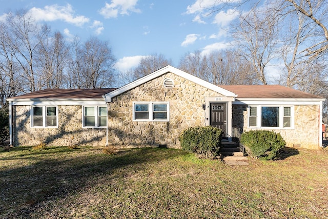 single story home featuring a front yard