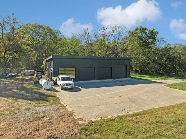 garage featuring a lawn