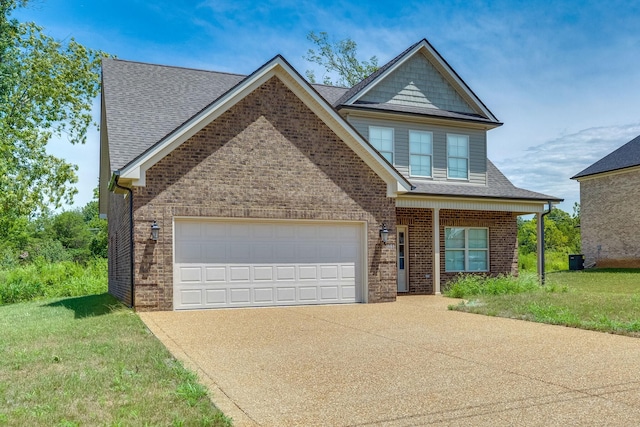 craftsman house featuring a front lawn