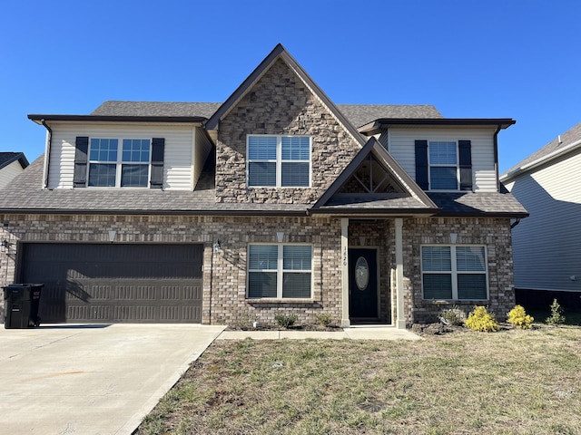 1620 Kestrel Dr, Clarksville, TN 37040 - craftsman house featuring a garage and a front lawn