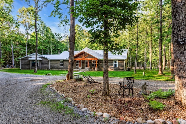 view of front of property with a front yard