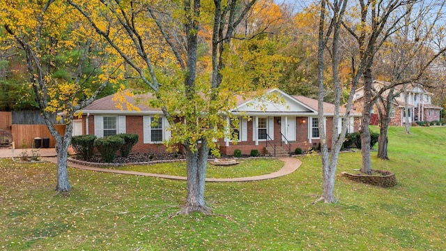 view of front of property featuring a front yard and covered porch