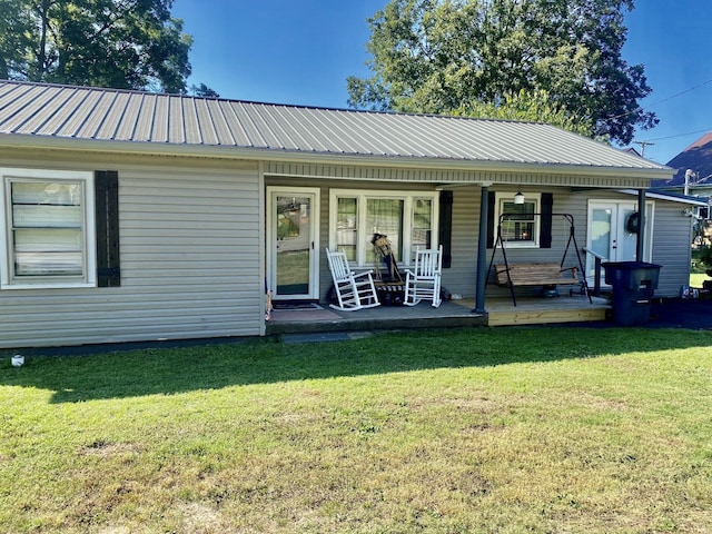 view of front facade with covered porch and a front lawn