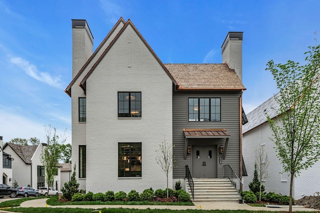 view of front of property with a front lawn