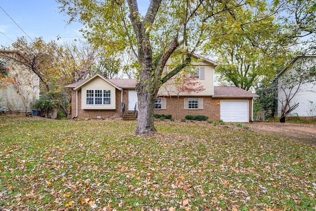 view of front of house featuring a front lawn and a garage