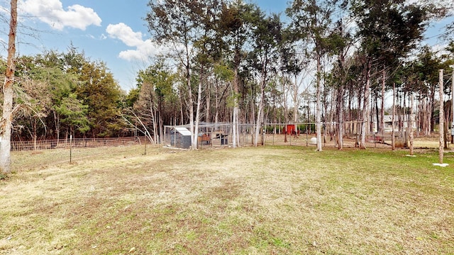 view of yard with an outdoor structure