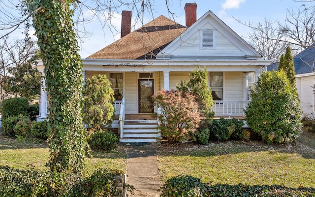 view of front of house with a porch and a front yard