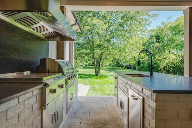 view of patio / terrace featuring sink, an outdoor kitchen, and area for grilling