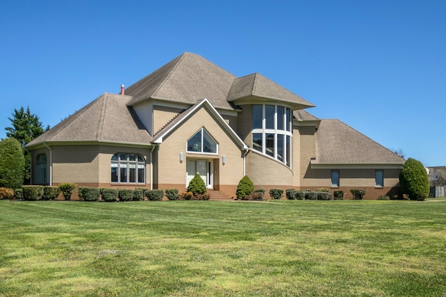 view of front of home featuring a front lawn