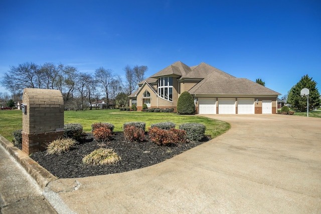 view of front of property featuring a front lawn and a garage