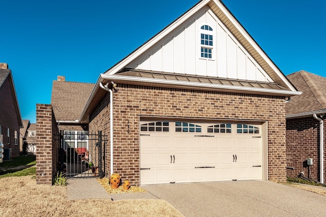 view of front facade with a garage