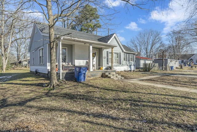 view of front of property with a front yard and covered porch