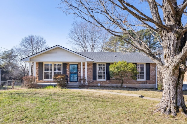 single story home with a front yard