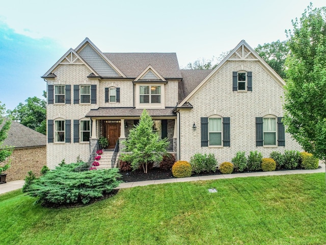 view of front of house featuring a front lawn