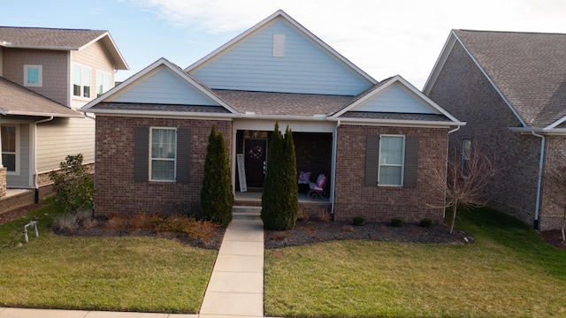 view of front of home featuring a front lawn