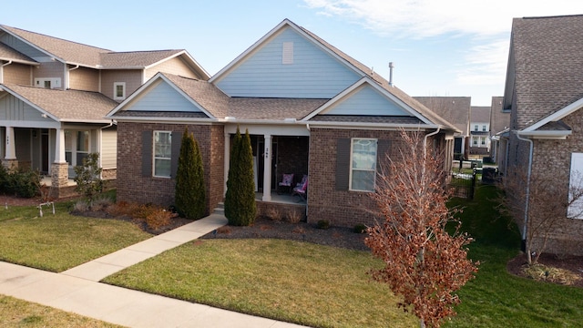 craftsman house featuring a front lawn