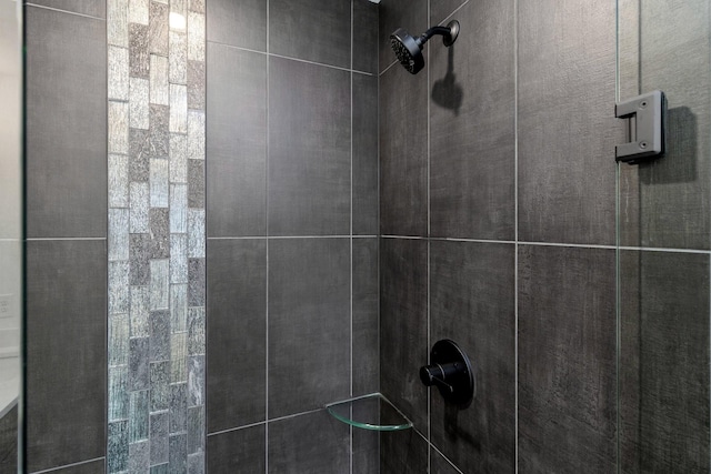 details featuring a tile shower