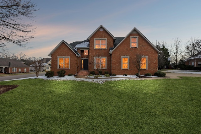 view of front property featuring a yard