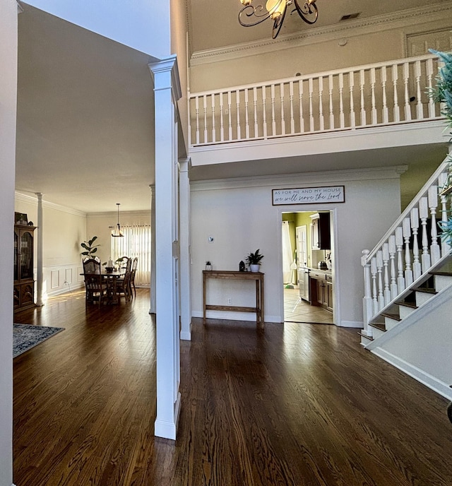 entryway featuring dark wood-type flooring and an inviting chandelier