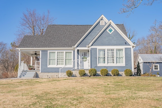 view of front of property with a front yard and ceiling fan