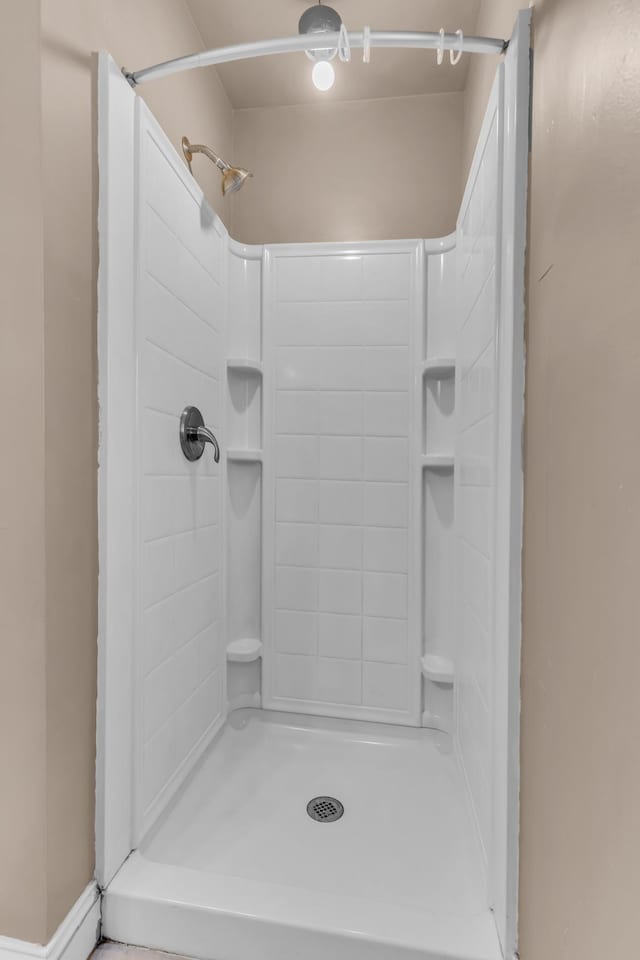 bathroom featuring a shower