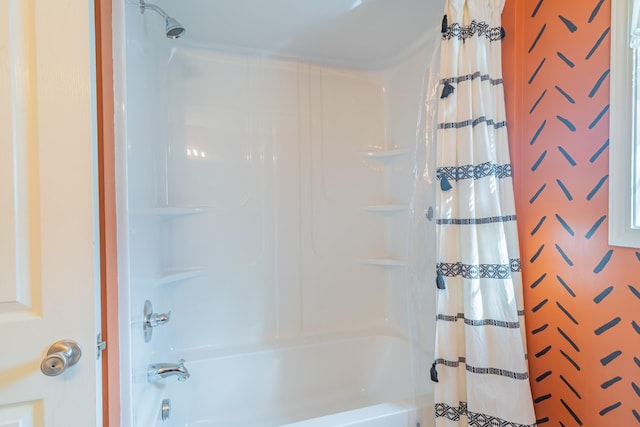 bathroom featuring shower / tub combo