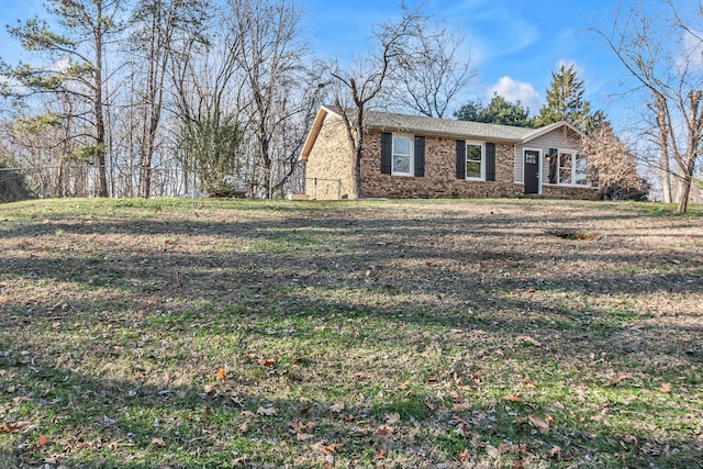 view of front of property with a front yard