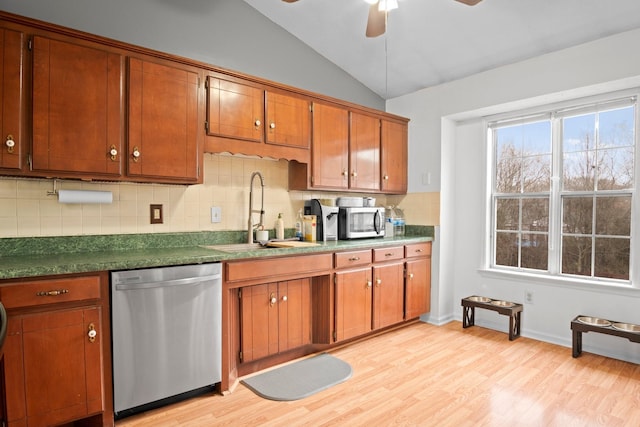 kitchen with vaulted ceiling, light hardwood / wood-style floors, stainless steel appliances, ceiling fan, and sink