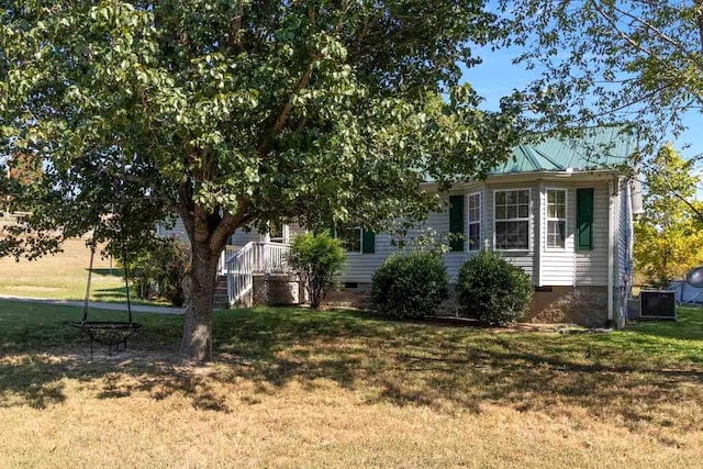 view of front of home with a front yard