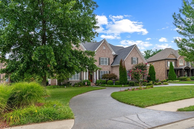 view of front of property with a front yard