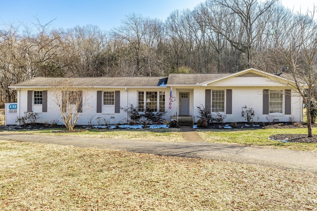 view of front of house with a front yard