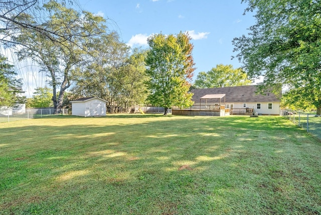 view of yard with a shed