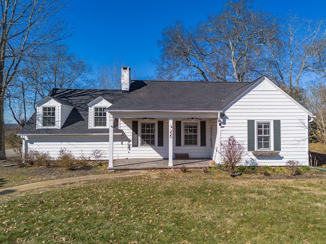 view of front facade featuring a porch and a front yard