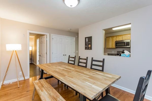 dining room with light hardwood / wood-style floors