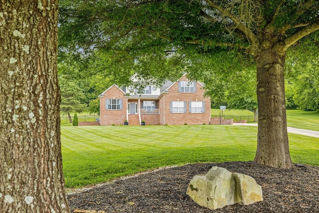 view of front facade featuring a front lawn