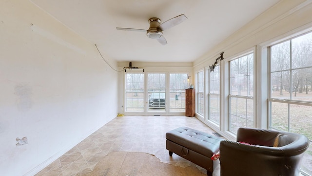 sunroom with ceiling fan