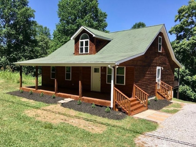 view of front of house featuring a front lawn