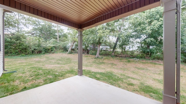 view of yard featuring a patio