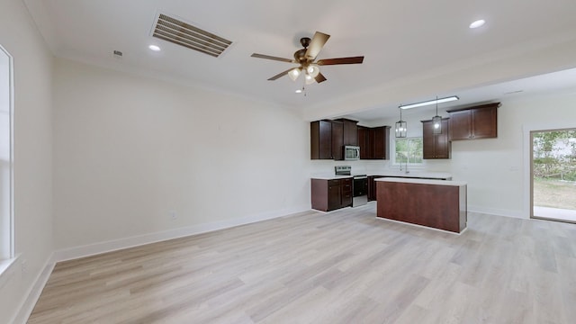 kitchen featuring light hardwood / wood-style floors, stainless steel appliances, a center island, ceiling fan, and pendant lighting