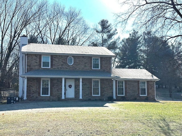 view of front property featuring a front yard