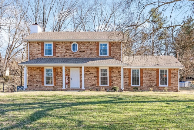 front of property featuring a front lawn